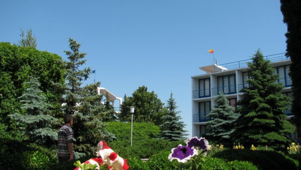 Вид первого (слева) и второго (справа) корпусов пансионата Радуга.