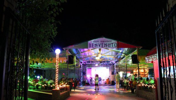 Кафе "Итальянский дворик" в пансионате Азов.