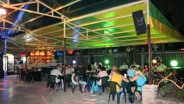 Кафе "Итальянский дворик" в пансионате Азов.