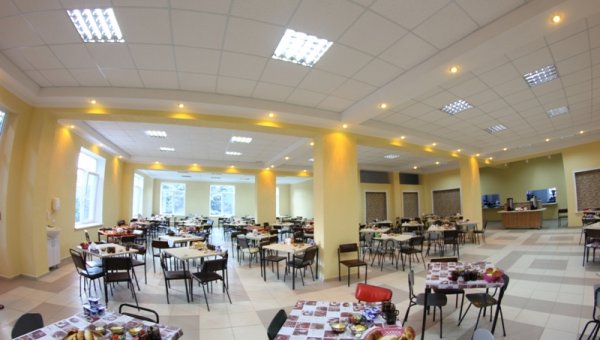 Зал столовой в пансионате Радуга